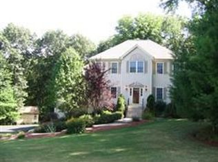 70 Elmshade Dr, Uxbridge, MA 01569