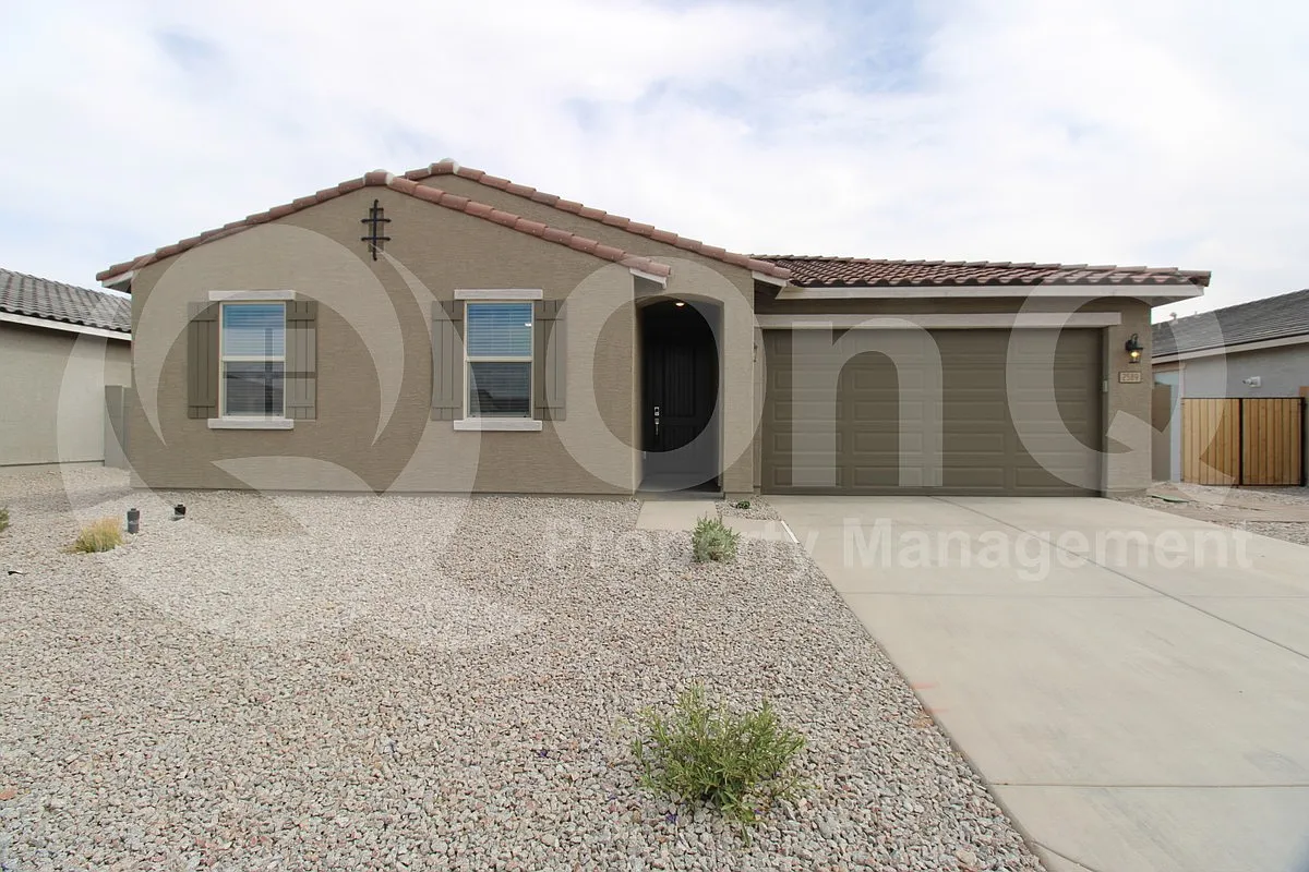 3 bed, 2.0 bath, 1527 sqft, $1,900 — Photo 1