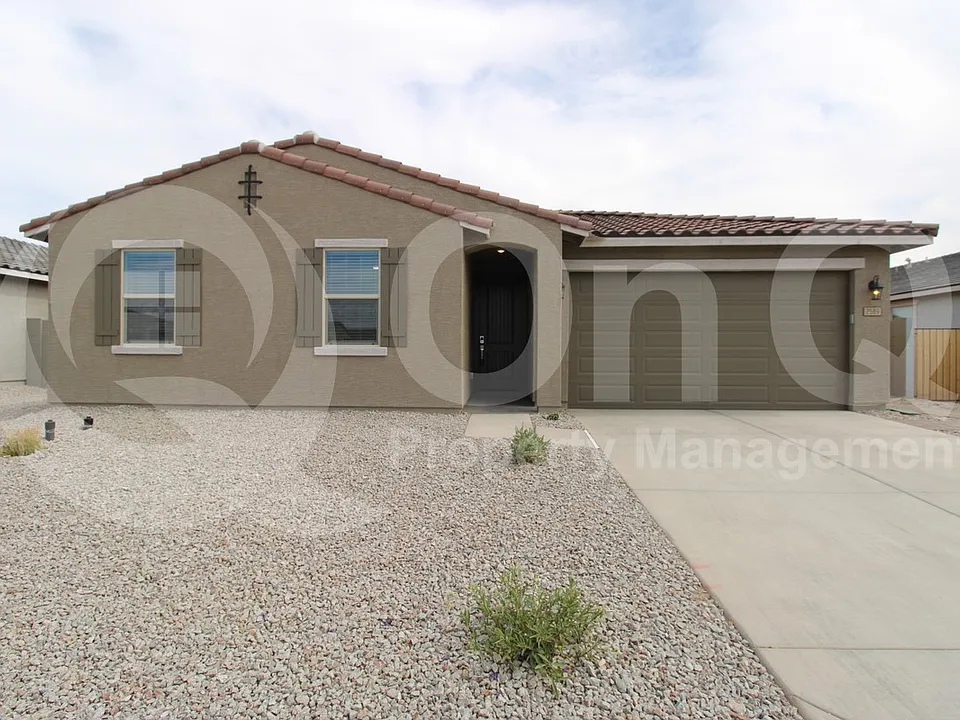 2589 E San Miguel Dr