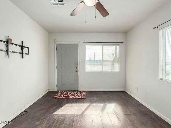 4th image of 460 W SPRUELL Avenue