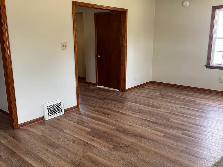 1520 Robbins Ave — Photo 7