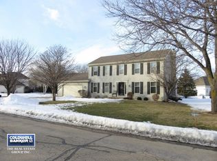 1002 S Prairie Creek Dr, Neenah, WI 54956