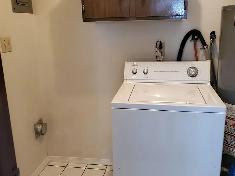740 Demaret Dr — Photo 3