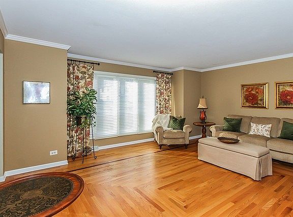 5th image of 143 Williamsburg Dr