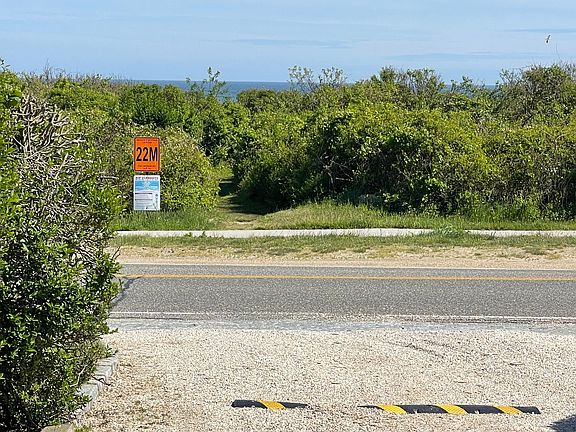3rd image of 779 Old Montauk Hwy