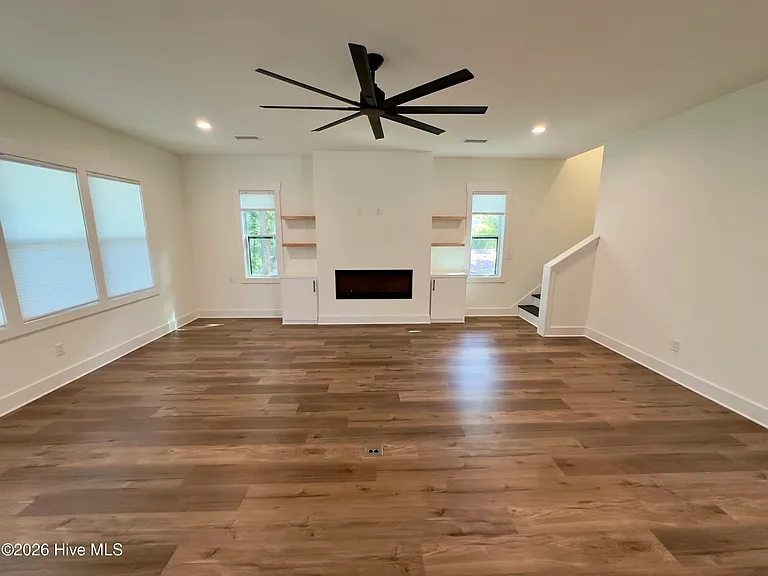 213 Myrtle Ave — Photo 11