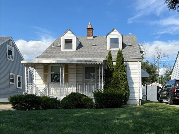 936 Cloverlawn Blvd, Lincoln Park, MI 48146
