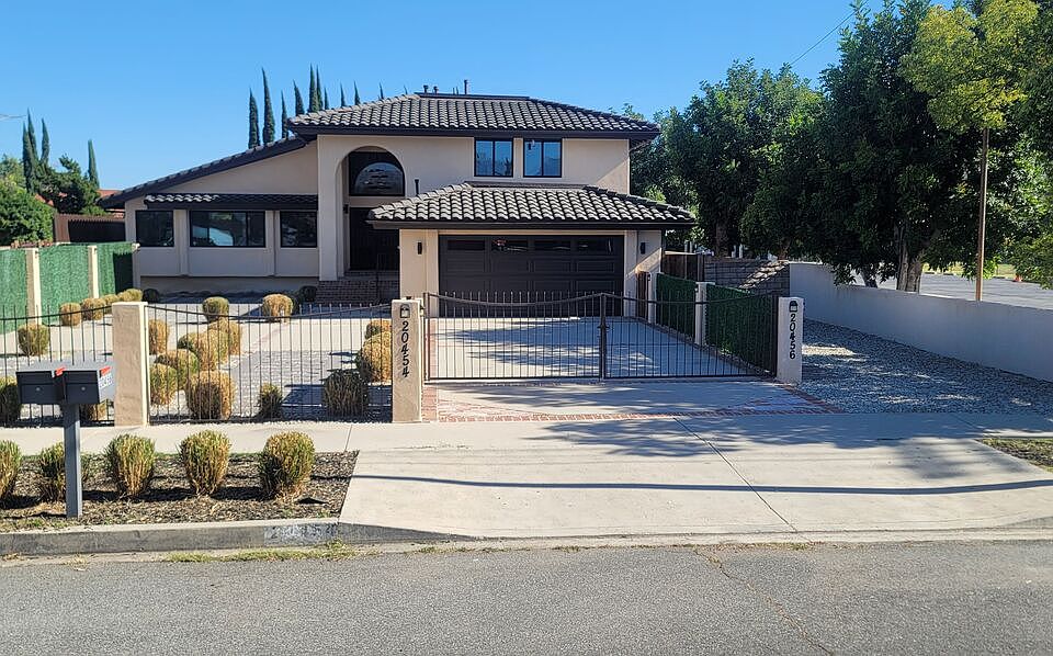1st image of 20454 W Strathern St