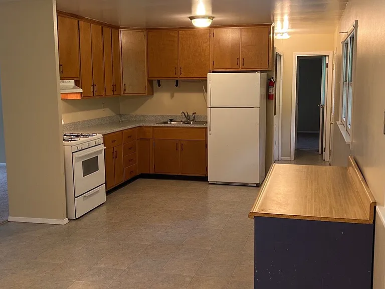 3301 N Valleyview Dr — Photo 4