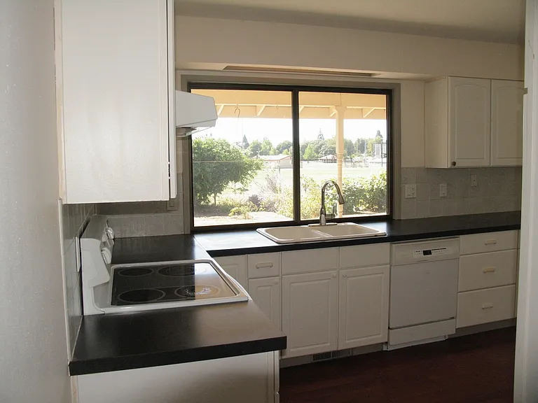 1154 NE Birchaire Ln — Photo 10