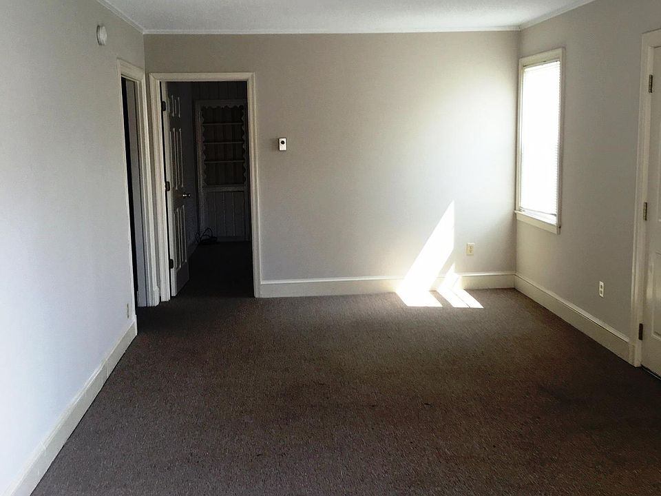 2nd image of 804 Hanson St