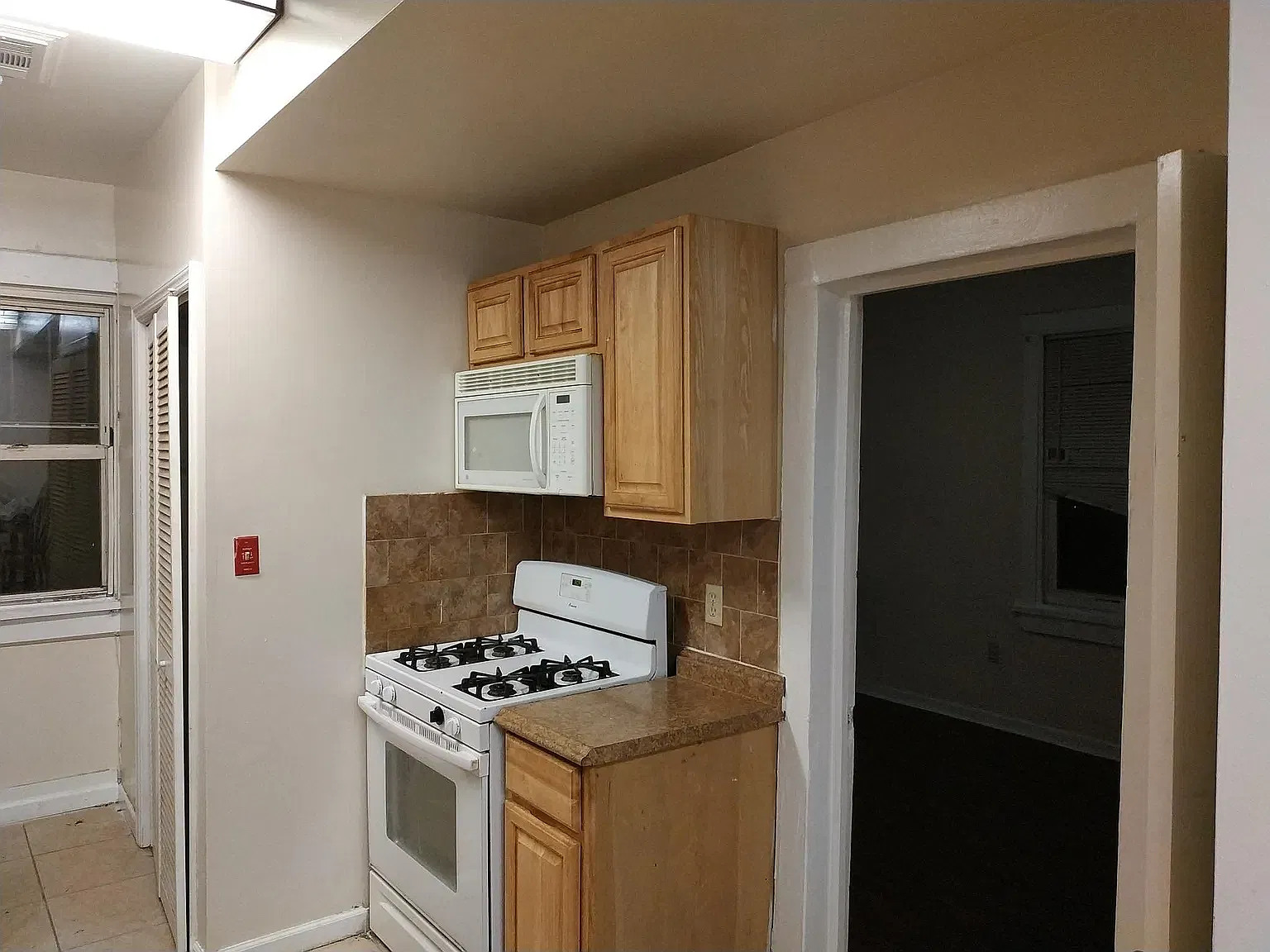 3 bed, 1000 sqft, $2,149 — Photo 3