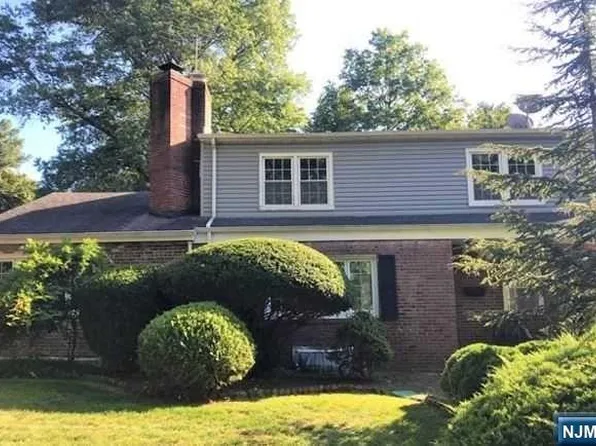 292 Magnolia Ave, Cresskill, NJ 07626