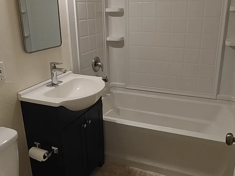 912 Chester Ave — Photo 13