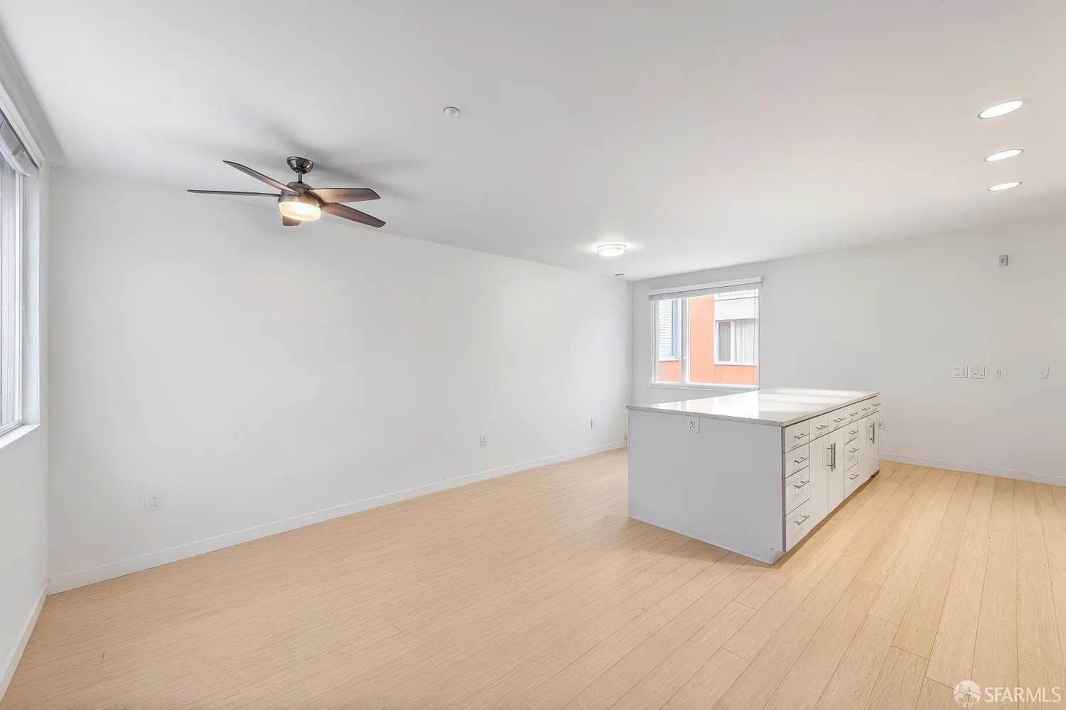 2 bed, 2.0 bath, 1177 sqft, $5,500 — Photo 4