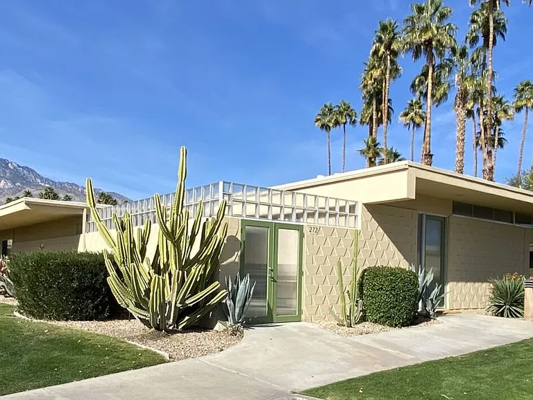 272 Desert Lakes Dr — Photo 1