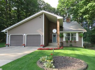 10190 S Blodgett Rd, Mc Bain, MI 49657