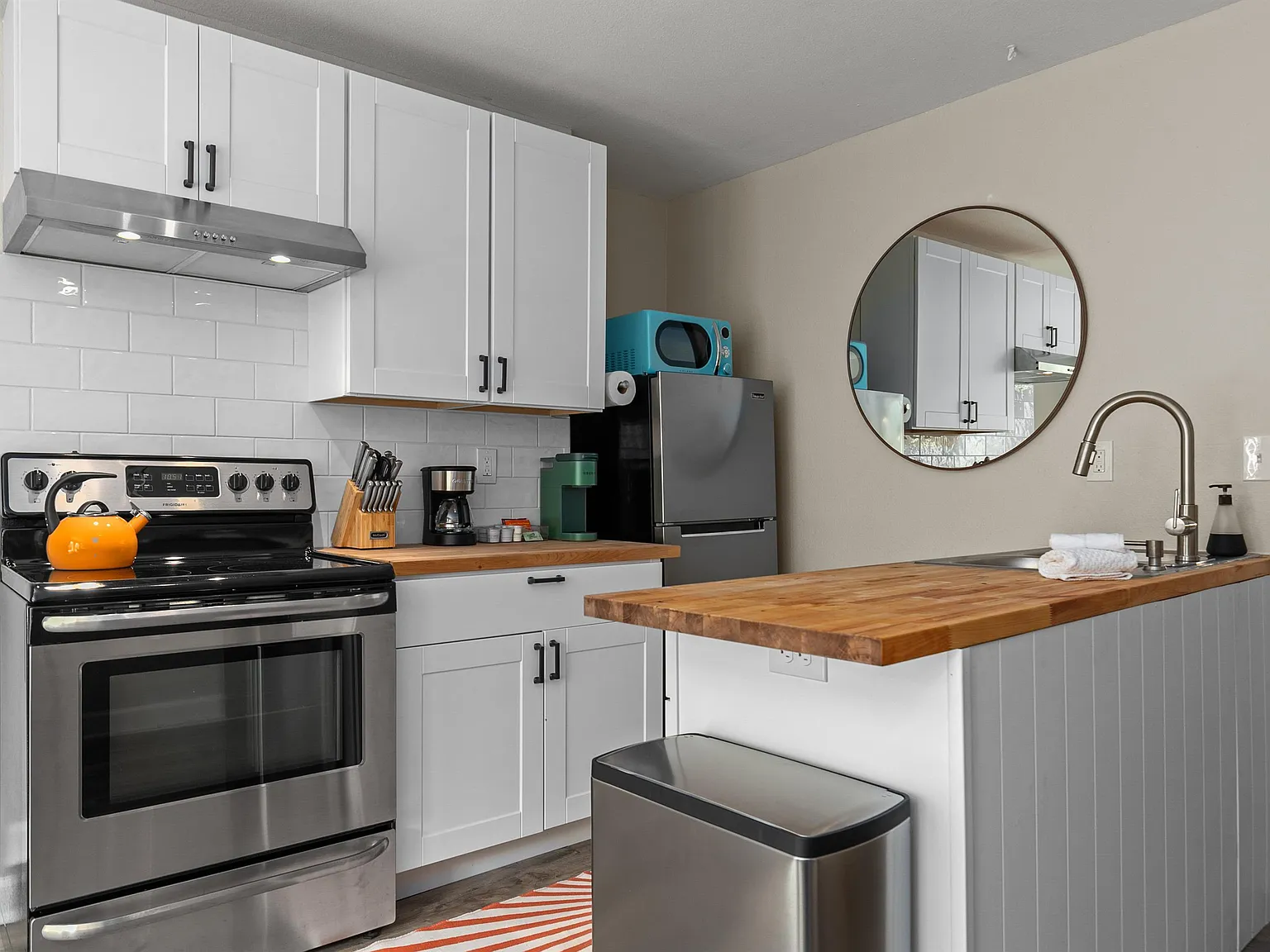 414 S Webster Ave — Photo 4