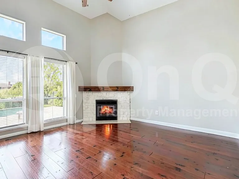 11281 Balcones Dr — Photo 14