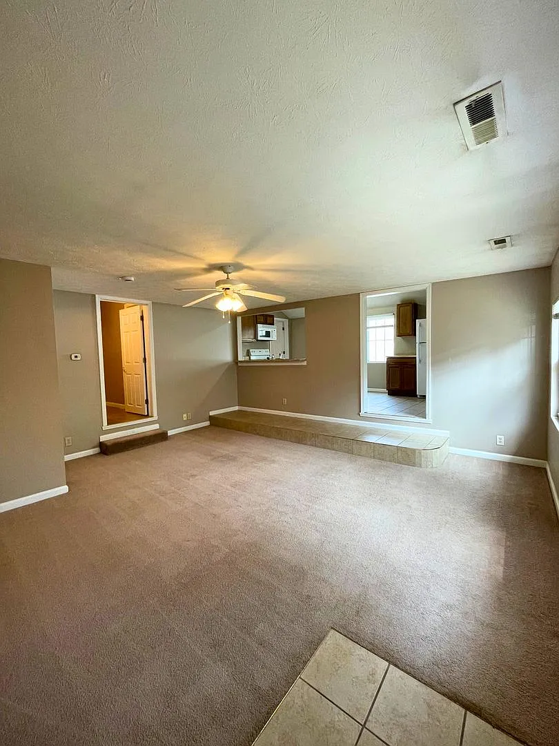 Columbia Square Apartments — Photo 2