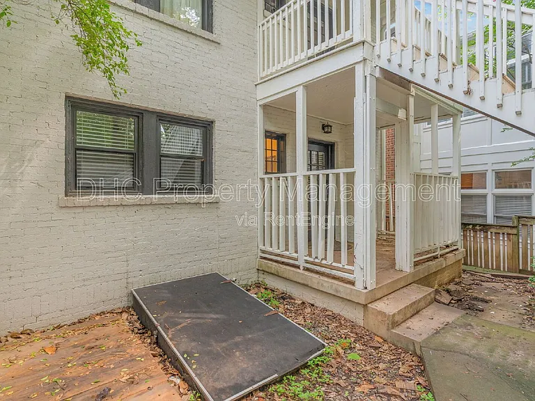 1225 Euclid Ave NE #A — Photo 10