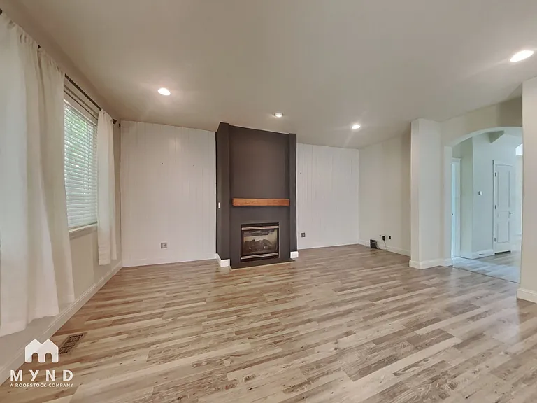 4698 NE Beaumead Ln — Photo 4