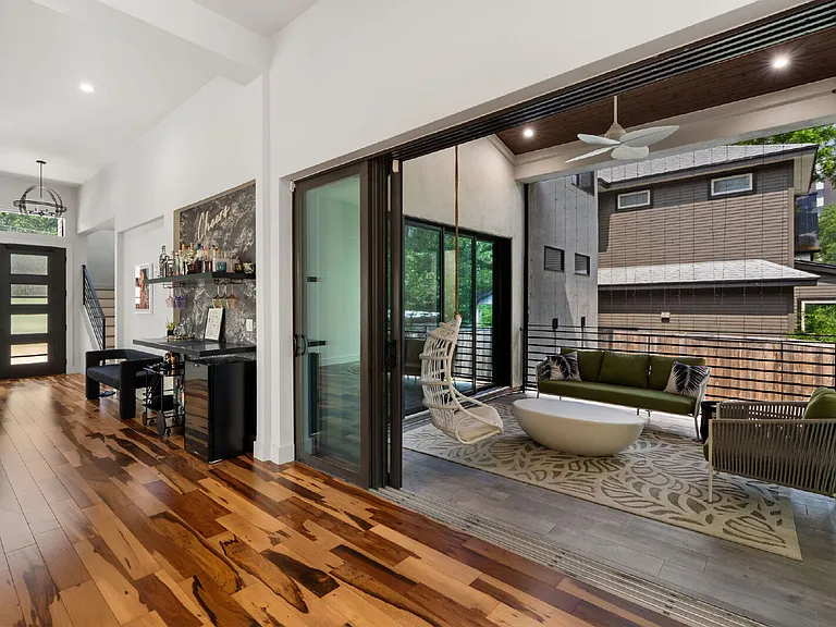 1102 W Monroe St — Photo 24