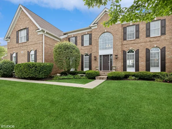 19 Tournament Dr N, Hawthorn Woods, IL 60047