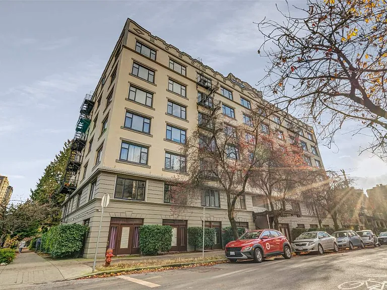 1086 Bute St — Photo 13