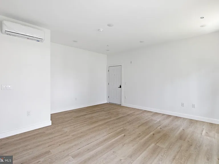613 N Brooklyn St #7 — Photo 3