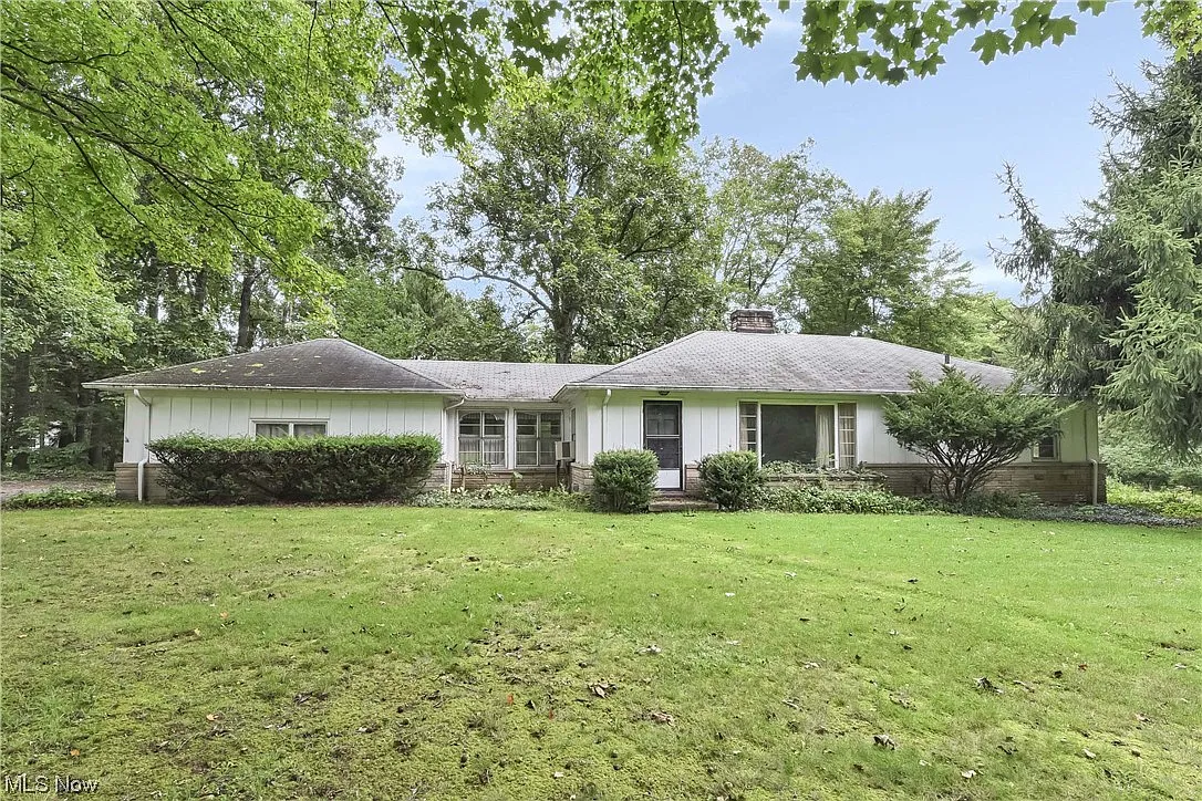 35855 Solon Rd photo 1