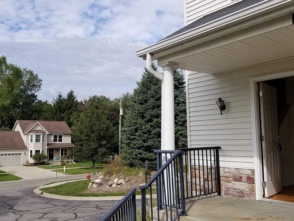 1st image of 914 Creekwood Ln #1