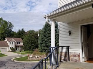 914 Creekwood Ln #1, Milford, MI 48381