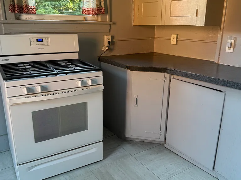 413 Cypress Ave #413 — Photo 4