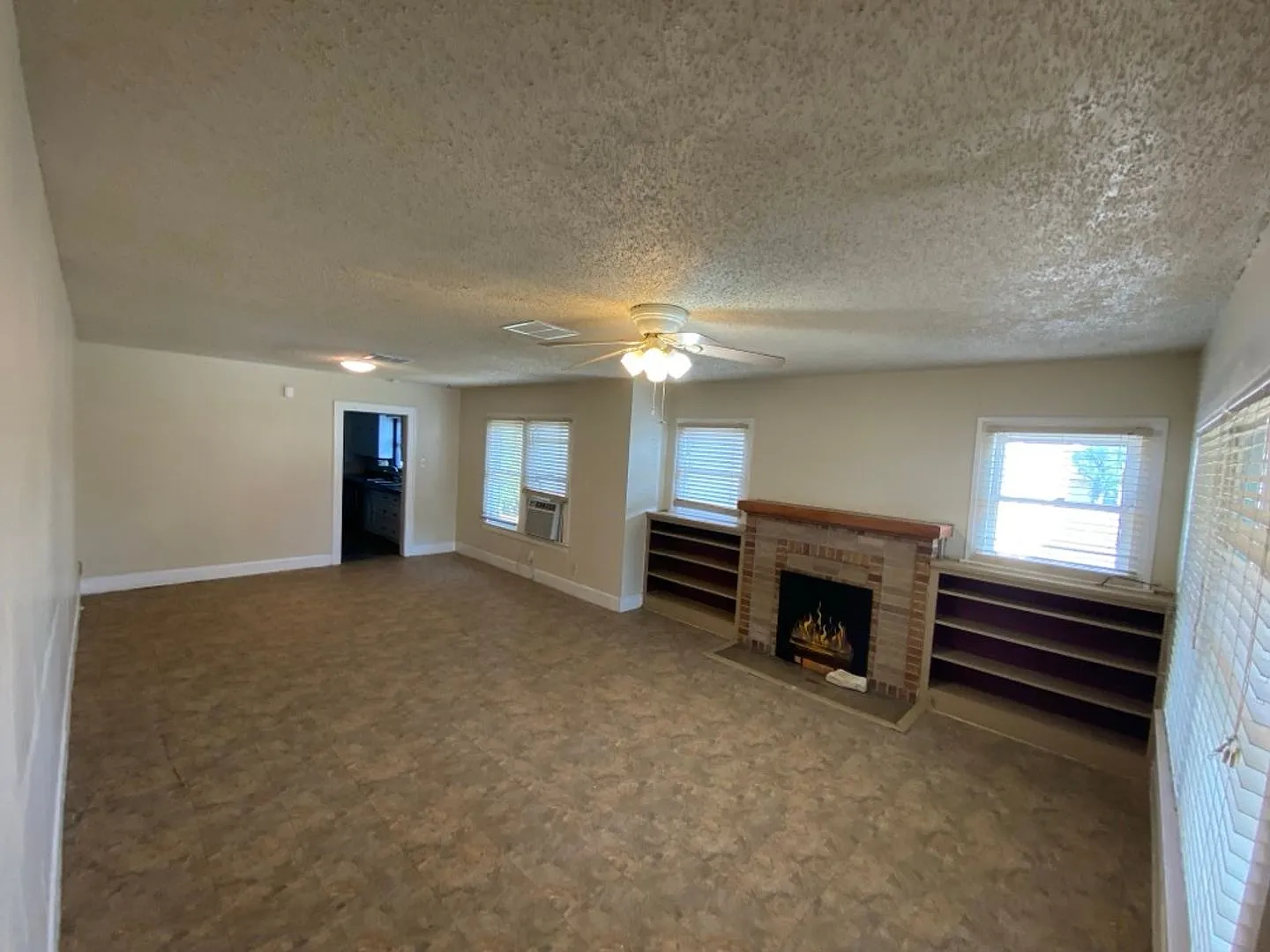 Affordable 1 bedroom + office/1 bath available SOON! — Photo 4