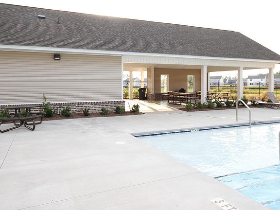 5th image of 285 Shadybrook Dr