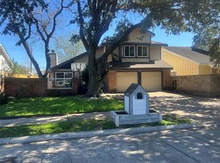 10515 Chapel Hill Dr, Houston, TX 77099