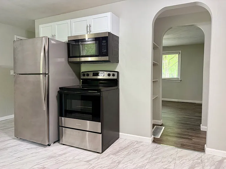 1156 Royal Dr — Photo 4