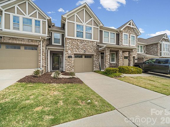 3rd image of 1108 Roderick Dr