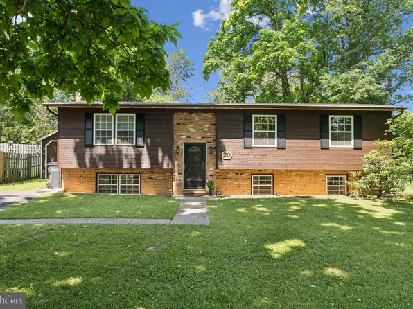 20 S James St, Hamilton, VA 20158