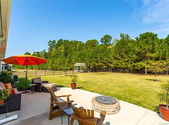 3rd image of 5843 McClintock Dr