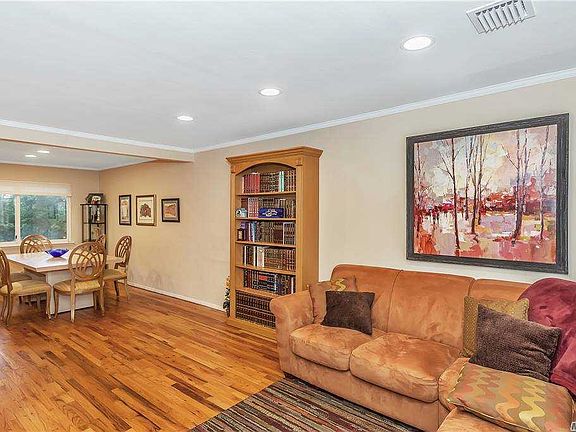 5th image of 50 Phipps Ln