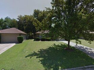 936 S Peach Tree Ave, Springfield, MO 65804