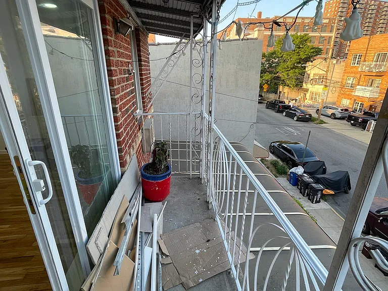 138 Bay 49 St #3 — Photo 20