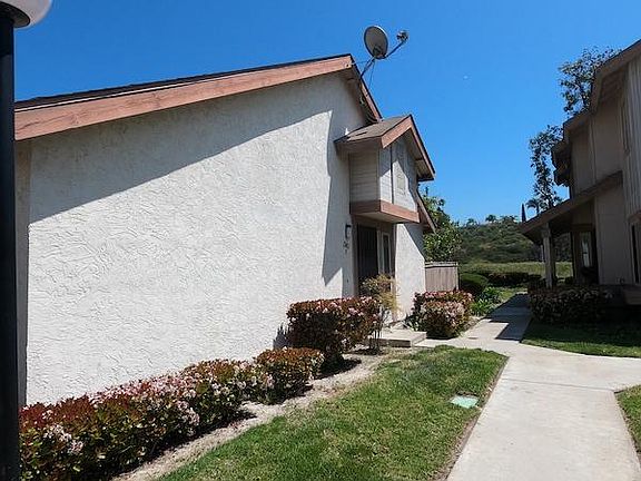 2nd image of 2882 Casey St #B