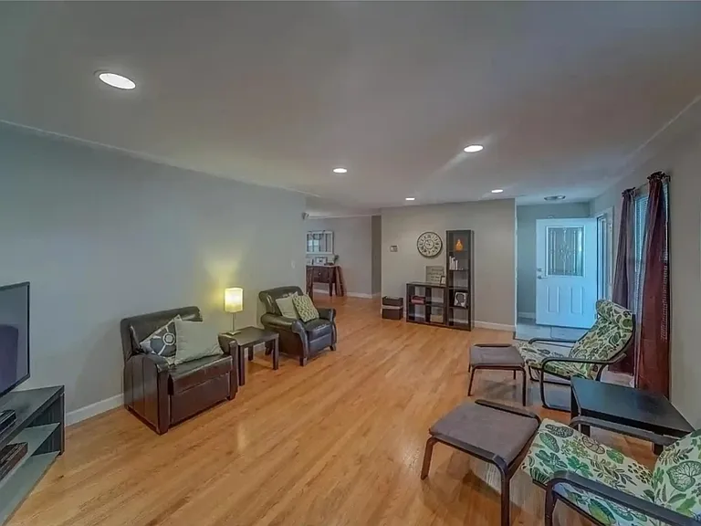 2404 Wendy Way Dr — Photo 7