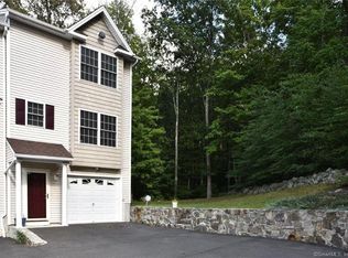 101 Taft Point #8, Waterbury, CT 06708