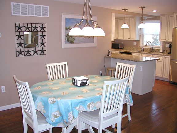 5th image of 1410 Beach Ave