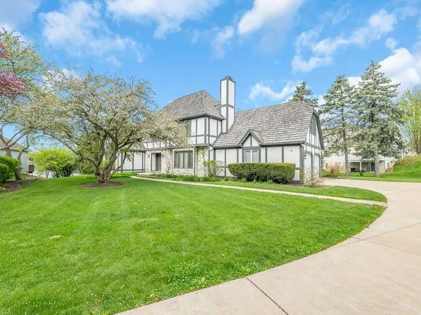 8 Heaton Ct, Sugar Grove, IL 60554