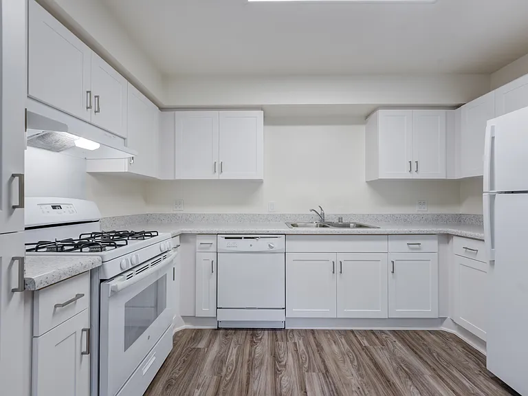 Howard Gilmore Terrace - Military Housing — Photo 10